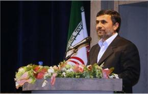 احمدي نجاد: قوى الهيمنة في حال الإنهيار