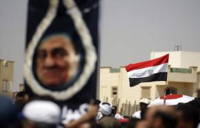 استمرار محاكمة مبارك ورموز نظامه في مصر 
