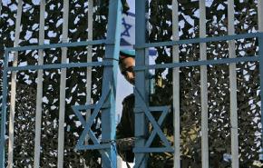 الکيان الاسرائيلي يعيد فتح أقسام سجون جديدة