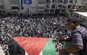 الاف الفلسطينيين يتظاهرون بالضفة تاييدا للدولة الفلسطينية