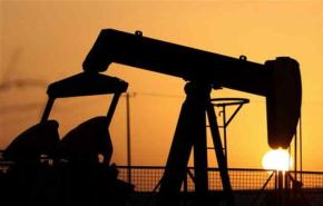النفط يتراجع متأثرا بمخاوف النمو ومنطقة اليورو