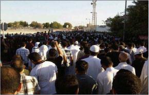 البحرينيون يشيعون الشهيد احمد القطان 