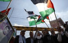 مئات الأسرى الفلسطينيين يبداون إضرابا مفتوحا عن الطعام  