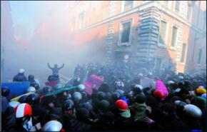 احتجاجات واسعة النطاق واصابات في عدة دول أوروبية 