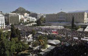 اشتباكات عنيفة بين المتظاهرين والشرطة اليونانية بأثينا