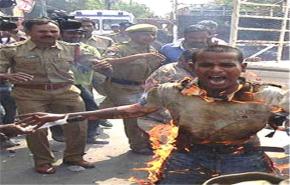باكستاني يضرم النار بنفسه امام برلمان اسلام اباد
