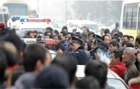 صدامات بين الشرطة والاف المتظاهرين بالصين