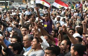 الاف المصريون يتظاهرون للمطالبة بسلطة مدنية