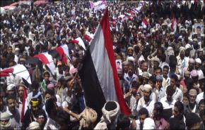 اليمنيون يحتفلون بالعيد ويؤكدون استمرار ثورتهم