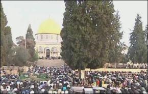 المقدسيون يؤدون صلاة العيد رغم منع الاحتلال