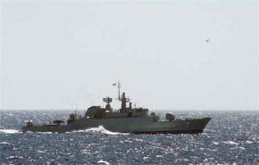 البحرية الايرانية تنقذ ناقلة نفط ايرانية من القراصنة