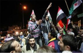 متظاهران يقتحمان سفارة الاردن بدمشق ويمزقان علمها