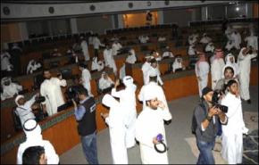 نواب كويتيون يحذرون من تفاقم الازمة السياسية