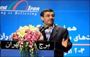 احمدي نجاد: العقوبات لن تجعلنا نتخلى عن برنامجنا النووي السلمي  