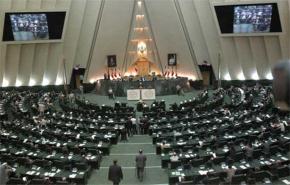 البرلمان الايراني يقرر خفض مستوى العلاقات مع بريطانيا