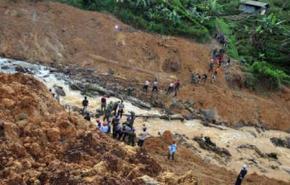 مقتل 12 إندونيسيا بانهيارات أرضية