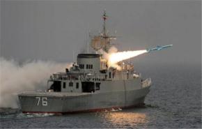 الجيش الايراني يختبر صواريخ وغواصات بالمياه الدولية