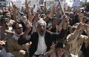 اليمنيون يطالبون باسقاط النظام واطلاق المعتقلين