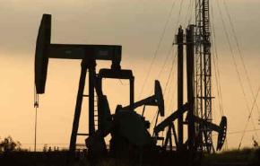النفط يستقر فوق 107 دولارات متأثرا بمشاکل أوروبا