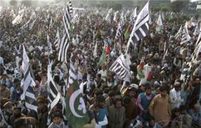   عشرات الالاف يتظاهرون ضد واشنطن بباكستان