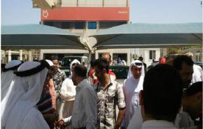  بحرينيون مطرودون من وظائفهم يطالبون بإعادتهم اليها