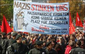 الالاف يتظاهرون ضد اليمين المتطرف بالمانيا