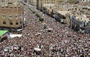 آلاف اليمنيين يتظاهرون بصنعاء احتجاجاً على التدخلِ الاميركي