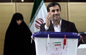 الرئيس الايراني يدلي بصوته بالدورة الثانية للانتخابات التشريعية