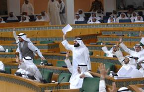 استقالة أكثر من نصف أعضاء البرلمان الكويتي