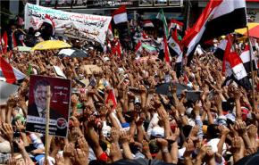 المصريون يواصلون الاعتصام بالميادين رفضا لسلطة العسكر