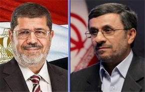 القمة الإسلامية تشهد أول مصافحة بين الرئيسين احمدي نجاد ومرسي
