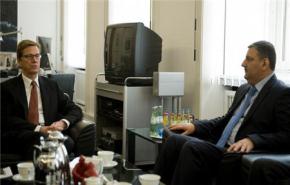 وزير خارجية المانيا يلتقي رياض حجاب في برلين