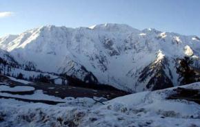 مقتل تسعة أشخاص جراء انهيار ثلجي في نيبال