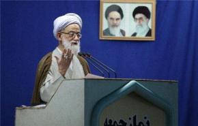 امامي كاشاني: الاعداء يحاولون النيل من المقدسات الاسلامية
