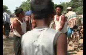 مسلمو ميانمار: اكثر من مائة الف بلا غذاء وماء و دواء 