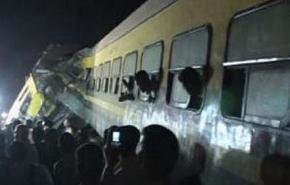   مقتل 5 واصابة العشرات في تصادم قطارين بمصر