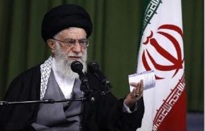 آية الله خامنئي: الشعب الايراني نهر عارم يطوي مسيرة التطور