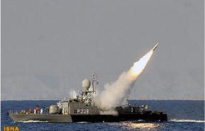 الجيش الإيراني يزيح الستار قريبا عن بارجة قاذفة للصواريخ 