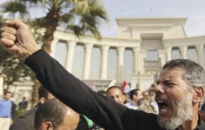 الجيش المصري يمهل المتظاهرين لإخلاء محيط 