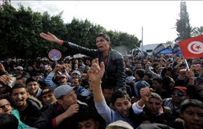 متظاهرون يرشقون المرزوقي وبن جعفر بالحجارة