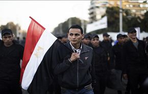 مئات المصريين يتظاهرون ضد مشروع الدستور