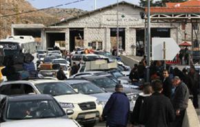 مئات السوريين والفلسطينيين يعبرون الحدود الى لبنان