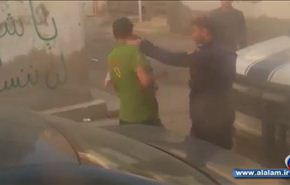 الأمن البحريني يعتدي على مواطن بالعكر امام ابنه