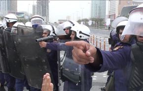 سیلی زدن پلیس آل خلیفه به شهروند بحرینی