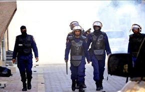 ضابط بحريني يصفع سيدة على وجهها