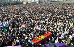 الآلاف يشيعون جنازة ناشطات كرديات بديار بكر