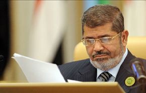 مرسي يدعو الى الاحتفال بذكرى الثورة بطريقة سلمية
