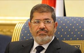 الرئيس محمد مرسي يدعو المصريين الى نبذ العنف