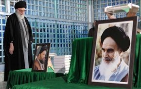 قائد الثورة يزور مرقد مؤسس جمهورية ايران الاسلامية