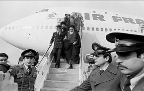 عودة بعظمة الاسلام وثورته المبارکة فی ایران